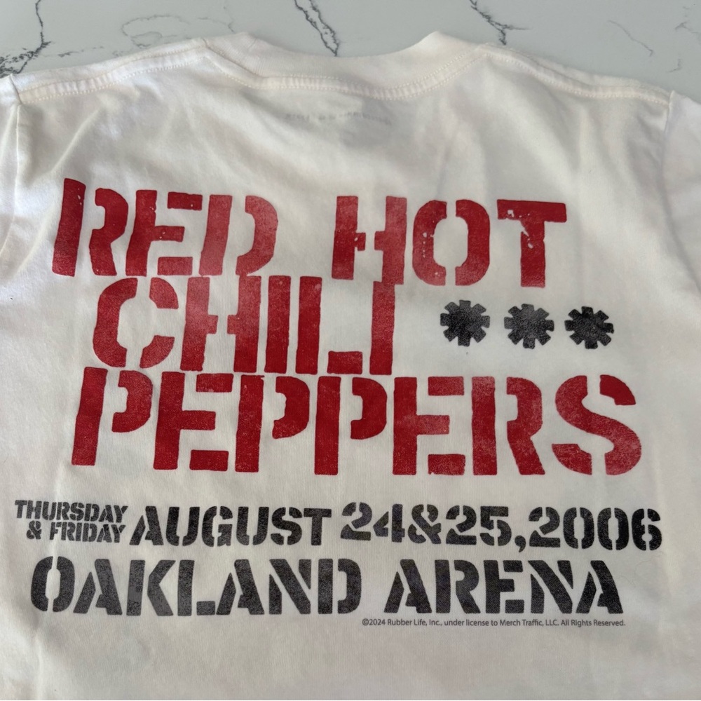 Abercrombie kids , Red Hot Chili Peppers Graphic Tee. - Picture 4 of 5
